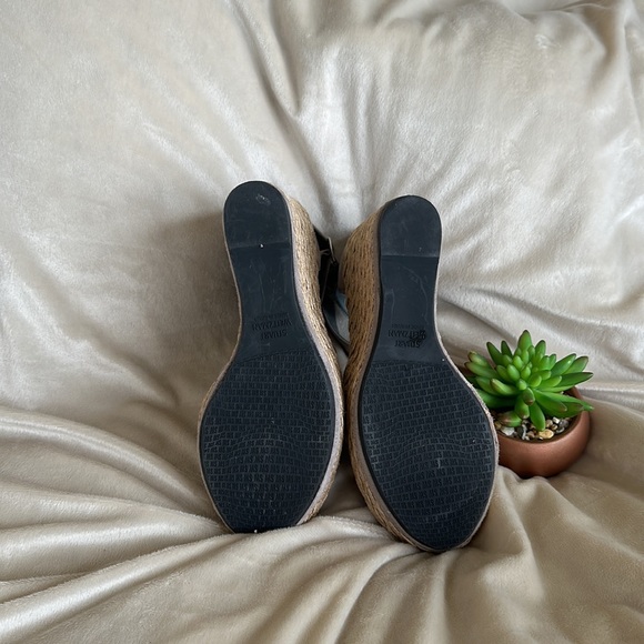Stuart Weizmann Wedge - Picture 4 of 4